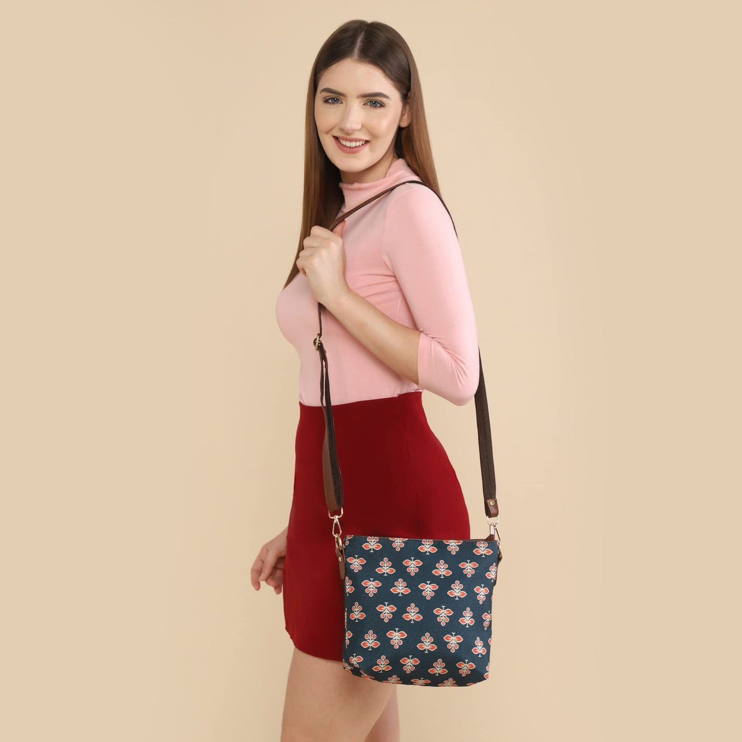 THE CLOWNFISH Aahna Polyester Crossbody Sling bag for Women Casual Party Bag Purse with Adjustable Shoulder Strap and Printed Design for Ladies College Girls (Dark Grey)