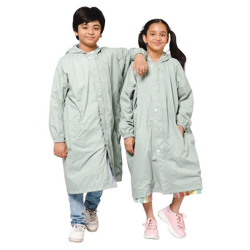 THE CLOWNFISH Cloud Chaser Series Kids Raincoat Waterproof Polyester Double Coating Reversible Longcoat with Hood and Reflector Logo at Back. Printed Plastic Pouch. Kid Age-9-10 years (Pista Green)